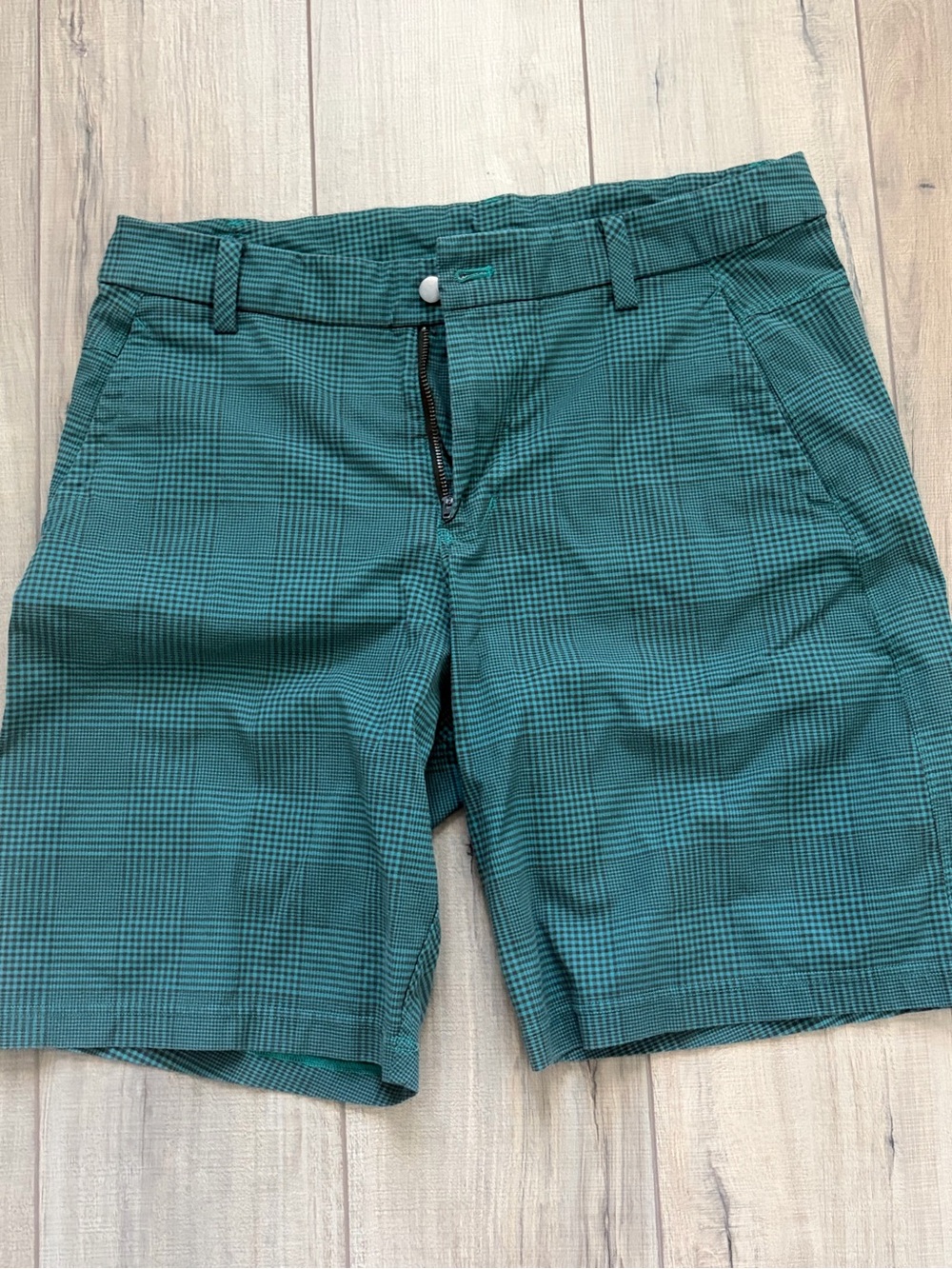 Lululemon Green Plaid Pattern Shorts 10” inseam shorts Sz 36